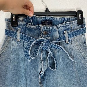 Abercrombie and Fitch mom jeans